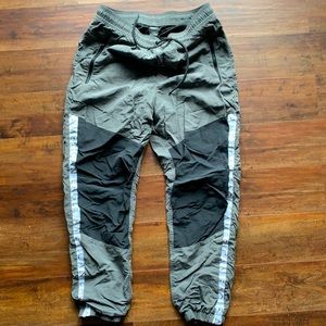 Men’s American Eagle small joggers